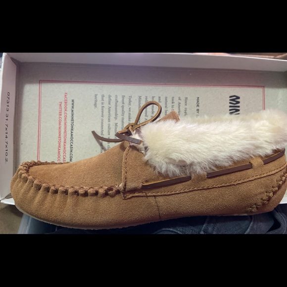 COPY - Minnetonka Women's Cally Faux Fur Slipper - Picture 9 of 9